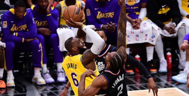 开云体育app-第四节为何依然不放弃？詹姆斯：我们新阵容欠磨合