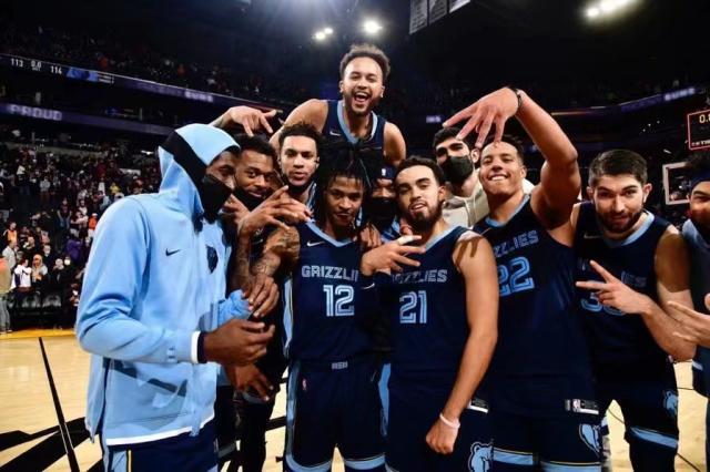 开云体育app官网-拼尽全力无悔青春！年轻灰熊的未来会更美好吗？