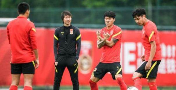 开云体育app官网-俱乐部和国家队间执教切换，弗利克是李铁好榜样！